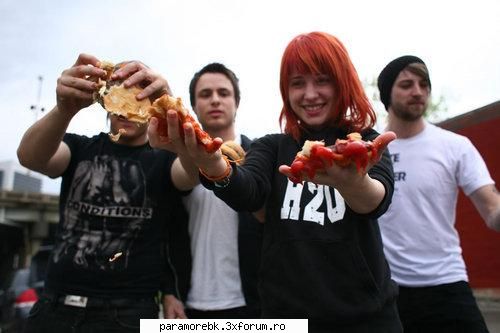 Poze - saya - Paramore