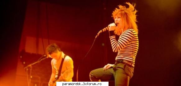 pe scena - e k o bestie,sare,topaie da canta soooper cea mah - Hayley