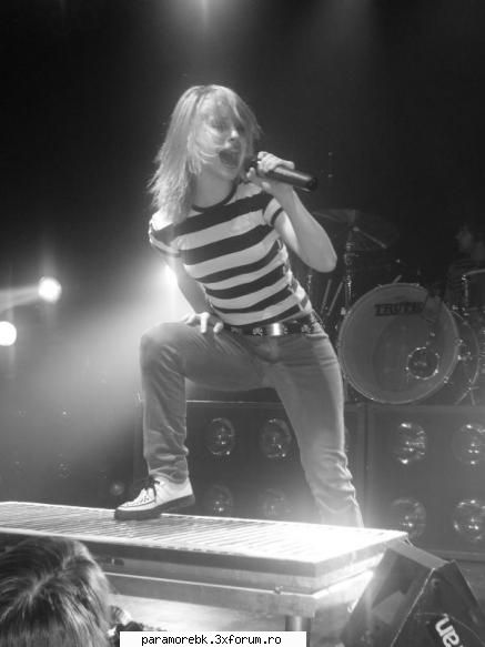 pe scena - lav_ubesk_paramore - Hayley
