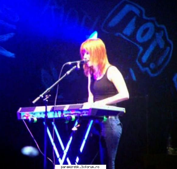 pe scena - lav_ubesk_paramore - Hayley