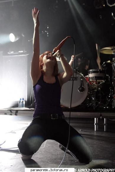pe scena - lav_ubesk_paramore - Hayley
