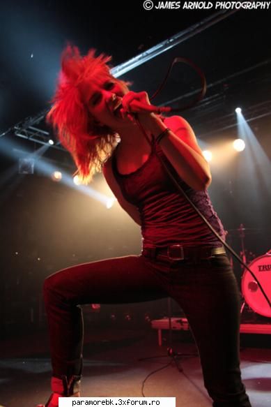 pe scena - lav_ubesk_paramore - Hayley