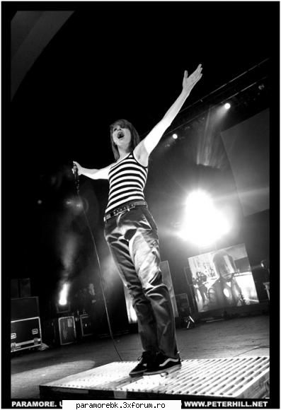 pe scena - lav_ubesk_paramore - Hayley