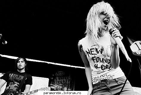 pe scena - lav_ubesk_paramore - Hayley